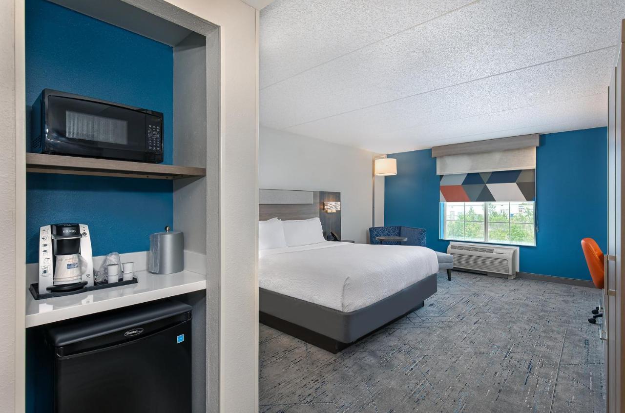 Holiday Inn Express & Suites Columbus At Northlake By Ihg Exterior foto