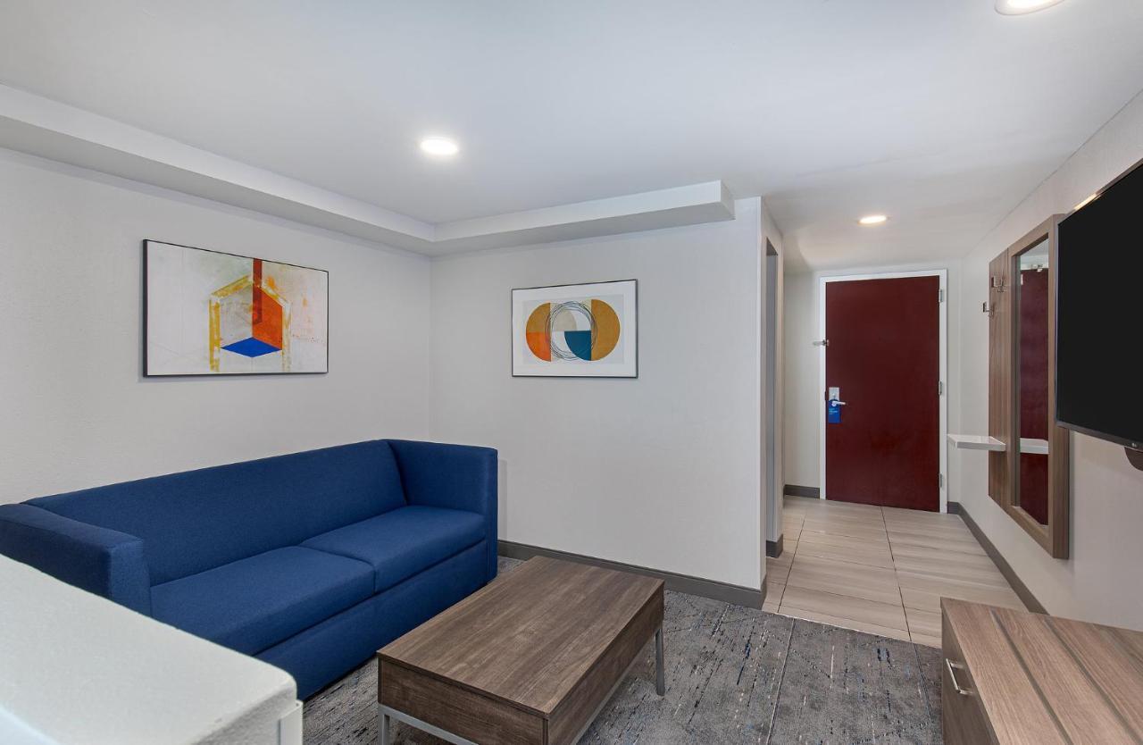 Holiday Inn Express & Suites Columbus At Northlake By Ihg Exterior foto