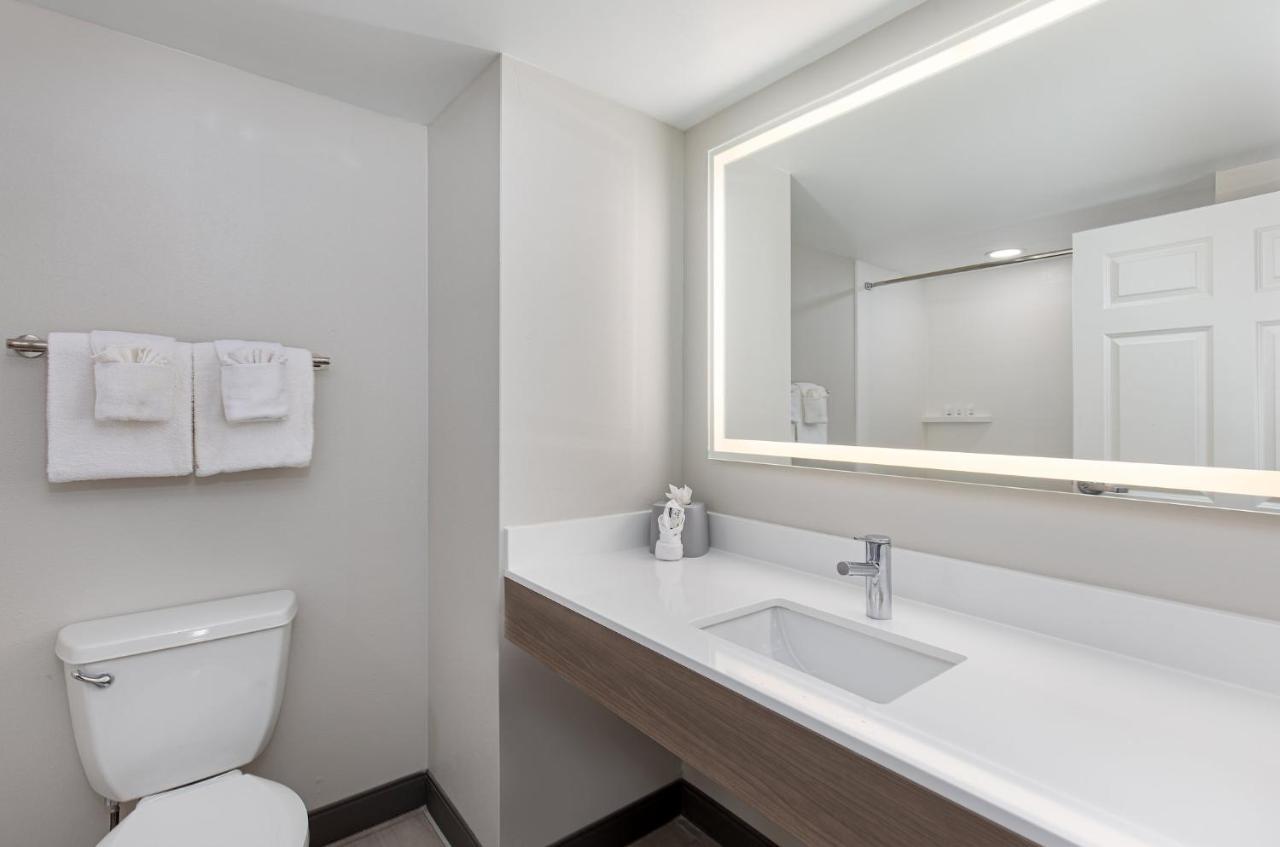 Holiday Inn Express & Suites Columbus At Northlake By Ihg Exterior foto