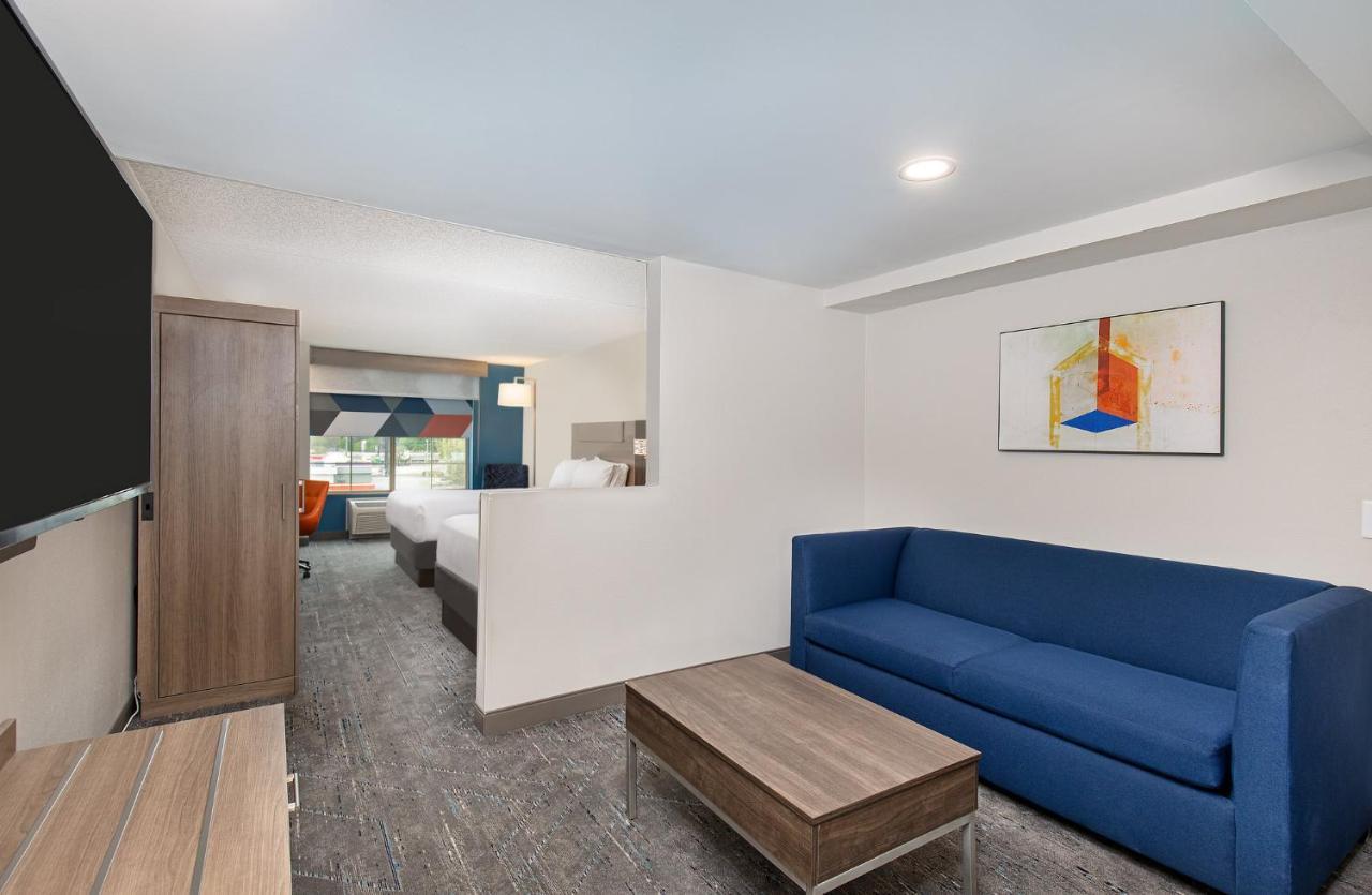 Holiday Inn Express & Suites Columbus At Northlake By Ihg Exterior foto