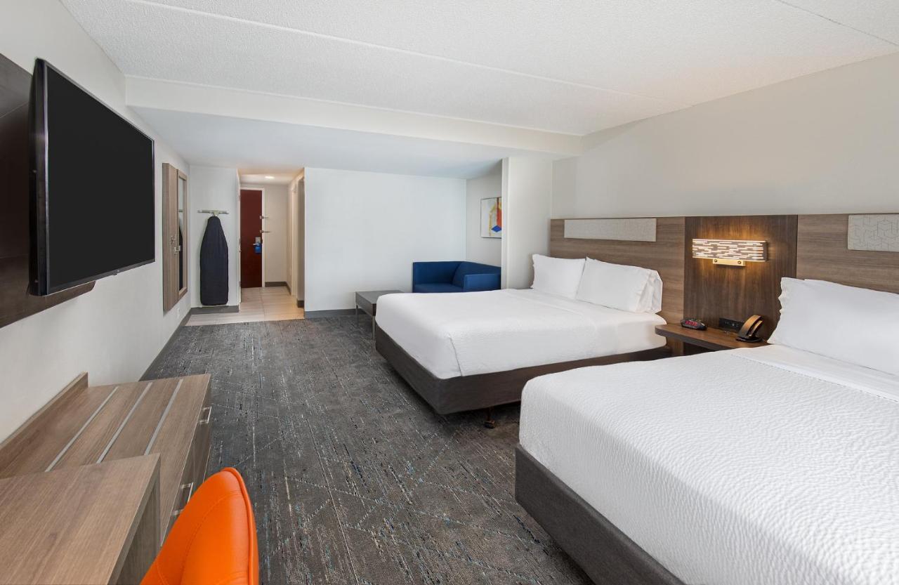 Holiday Inn Express & Suites Columbus At Northlake By Ihg Exterior foto