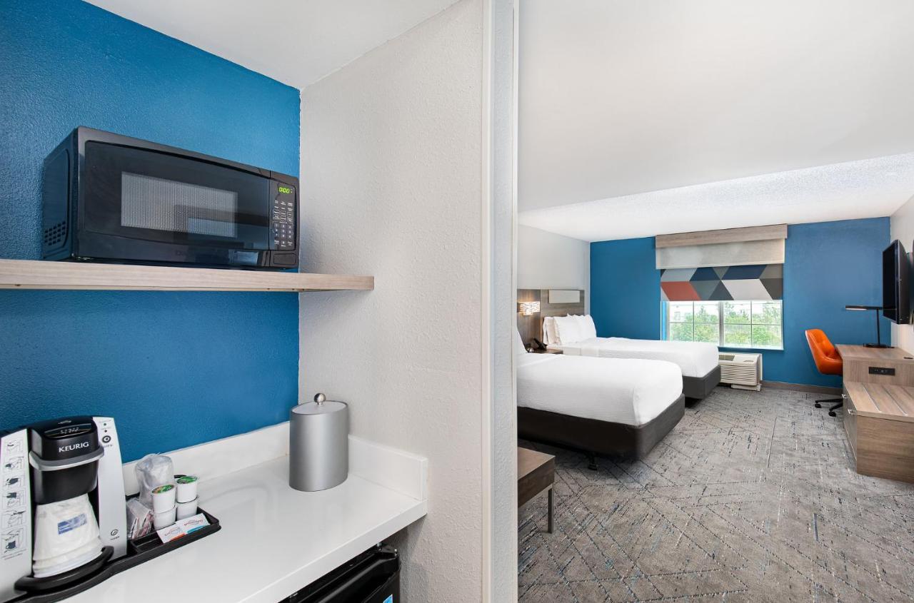 Holiday Inn Express & Suites Columbus At Northlake By Ihg Exterior foto