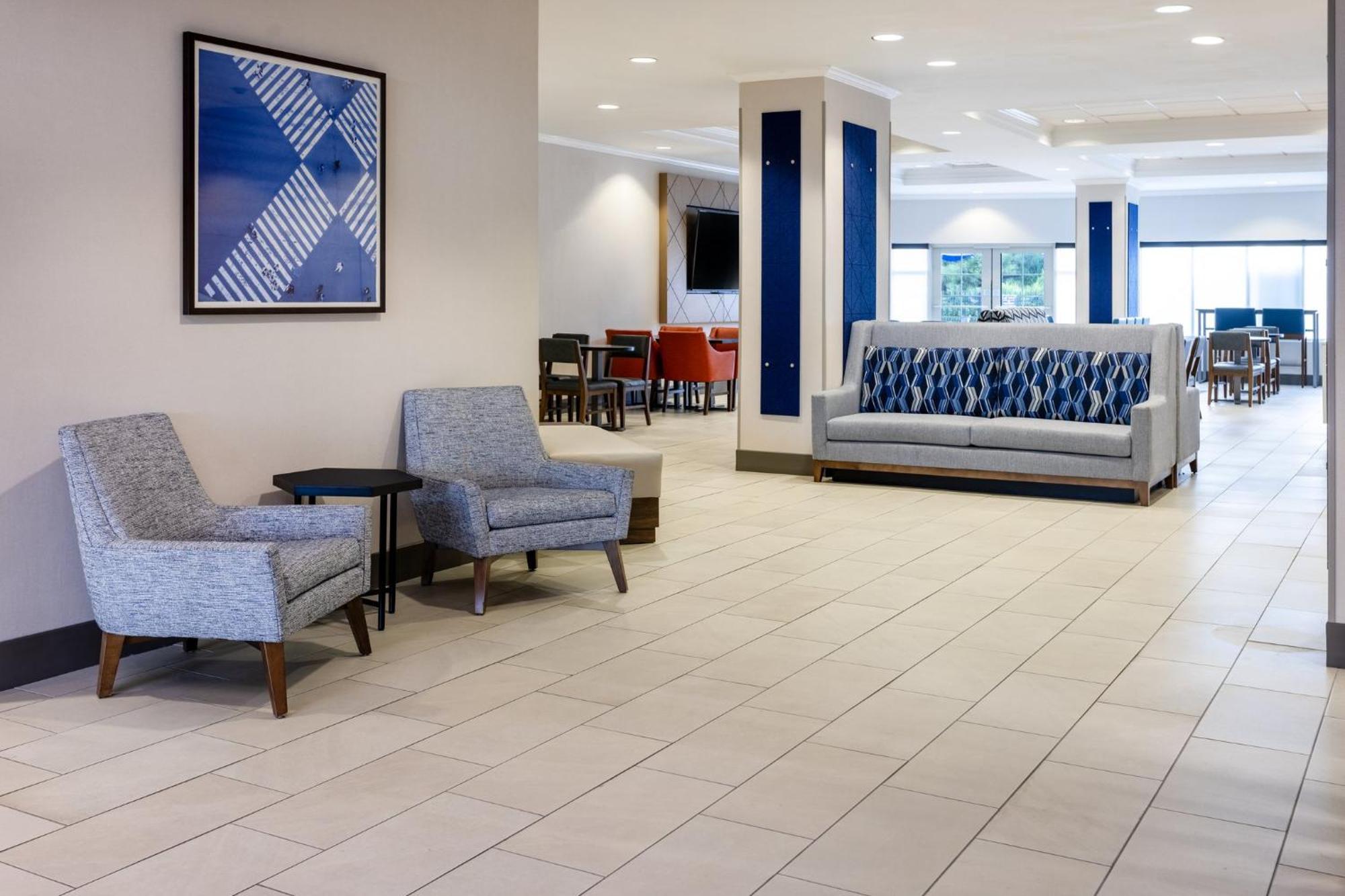 Holiday Inn Express & Suites Columbus At Northlake By Ihg Exterior foto