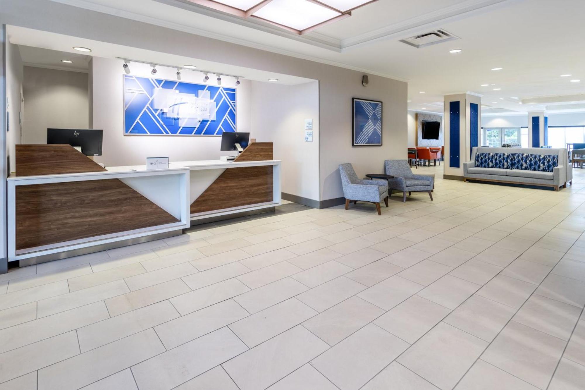 Holiday Inn Express & Suites Columbus At Northlake By Ihg Exterior foto