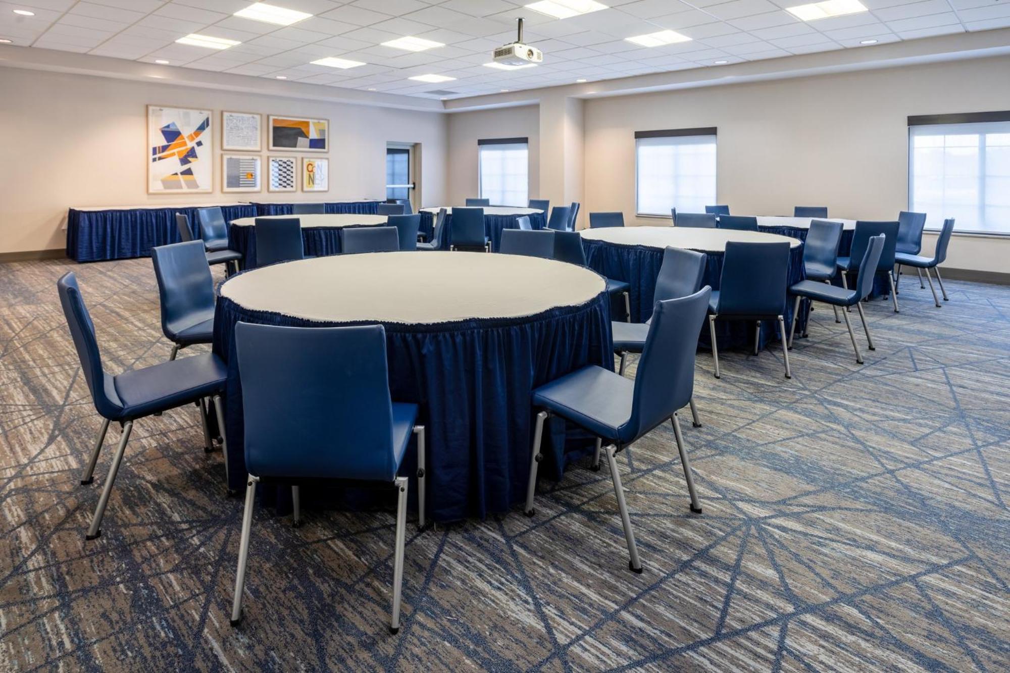 Holiday Inn Express & Suites Columbus At Northlake By Ihg Exterior foto